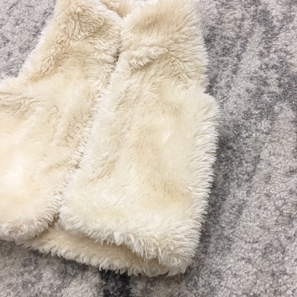 🦋FREE SHIP $50🦋 Jack & Jill Faux Fur Vest 18-24 - Picture 2 of 6